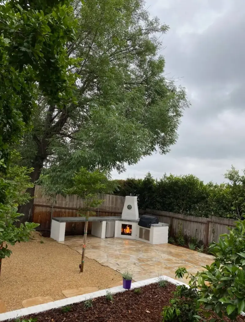 Outdoor landscape lighting